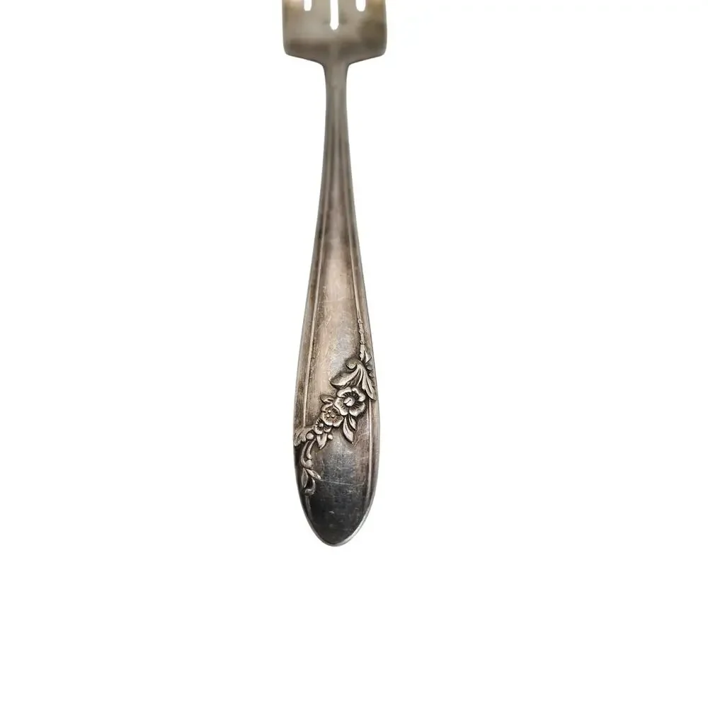 Oneida Queen Bess II 6.5in Silverplate Salad Fork 1946 Floral Clover Pierced